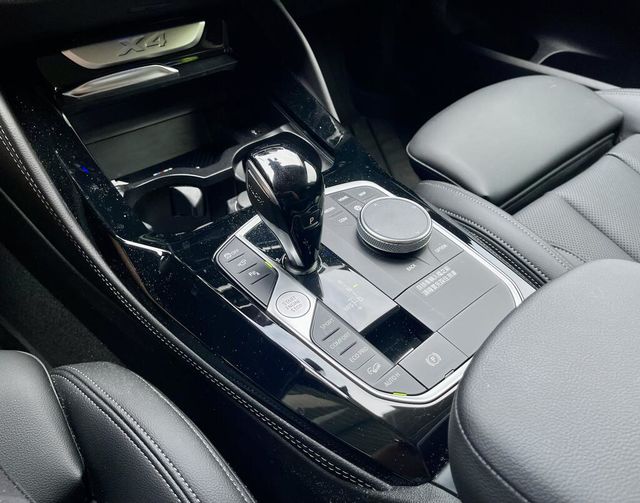 BMW寶馬 X4 XDRIVE20I  第5張相片