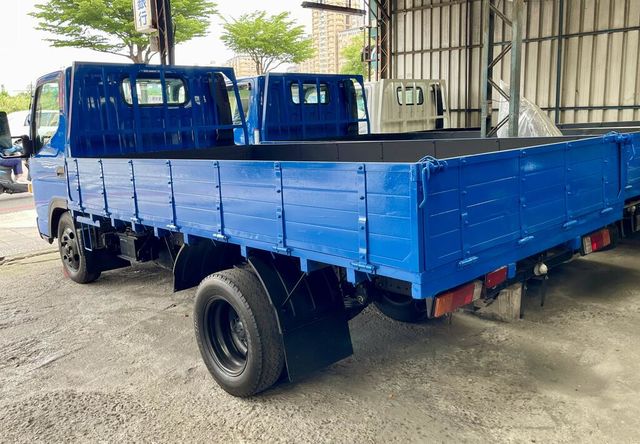MITSUBISHI三菱 CANTER  第3張相片