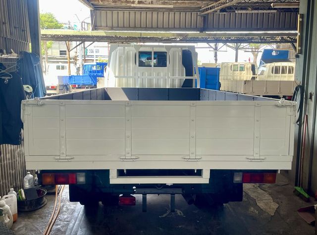 MITSUBISHI三菱 CANTER  第4張相片