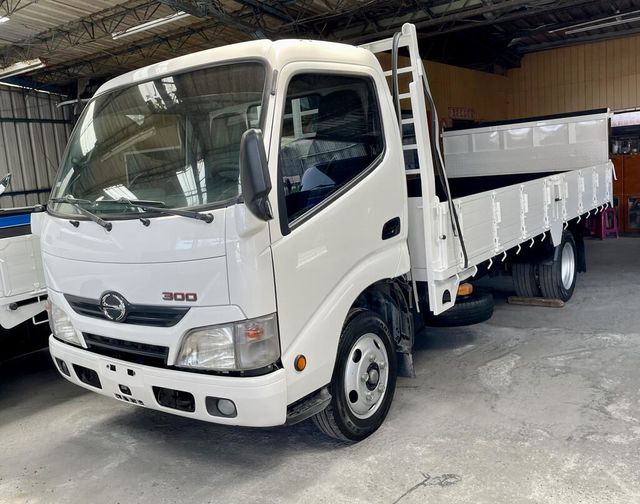 HINO日野 300  第1張相片