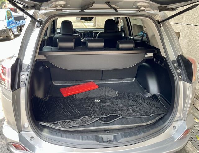TOYOTA豐田 RAV4  第8張相片