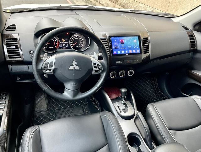 MITSUBISHI三菱 OUTLANDER  第3張相片