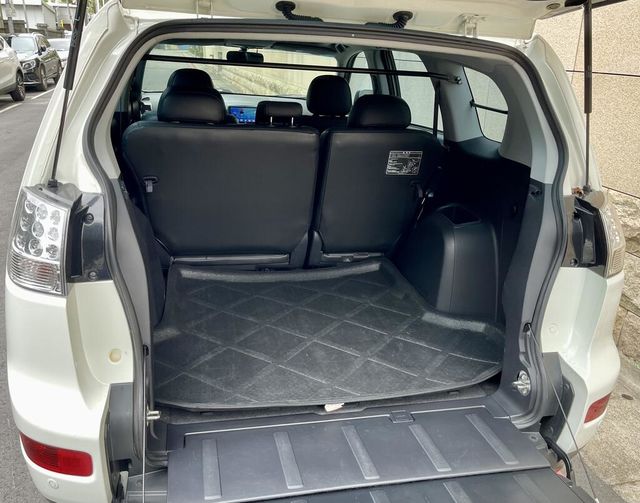 MITSUBISHI三菱 OUTLANDER  第8張相片