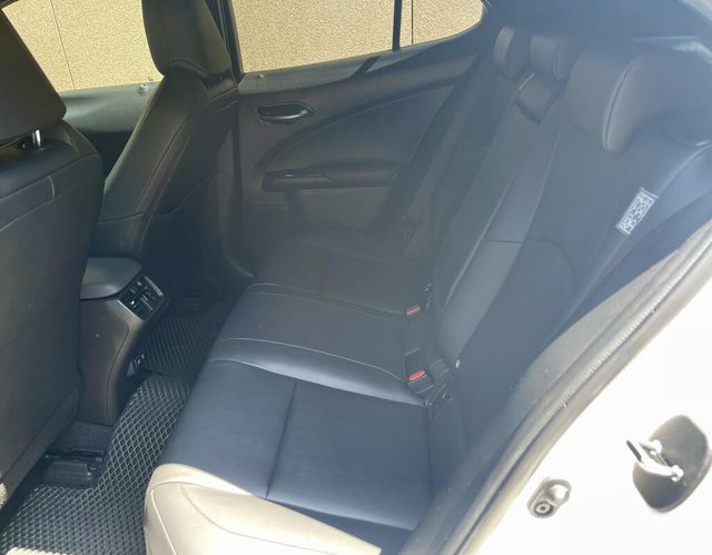 LEXUS凌志 UX200  第7張相片