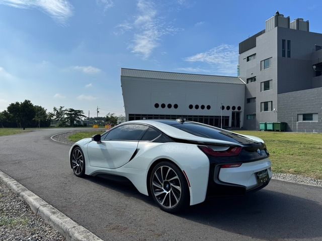 BMW寶馬 I8  第4張相片