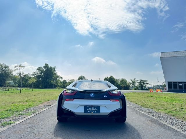 BMW寶馬 I8  第7張相片