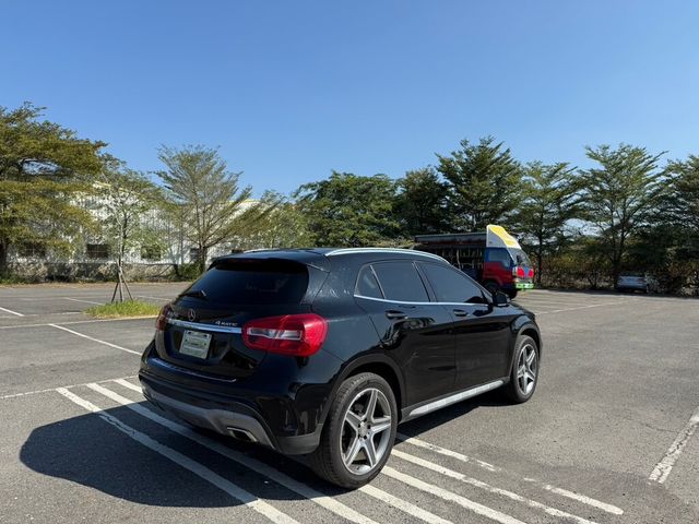 M-BENZ賓士 GLA250  第3張相片
