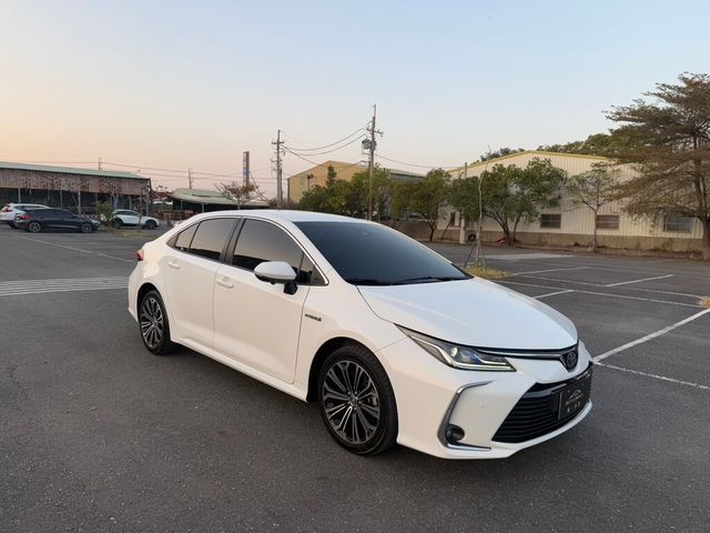 TOYOTA豐田 COROLLA ALTIS HYBRID  第2張相片