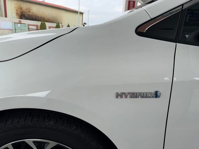 TOYOTA豐田 COROLLA ALTIS HYBRID  第3張相片