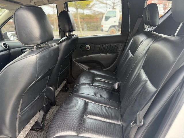 NISSAN日產 LIVINA  第7張相片