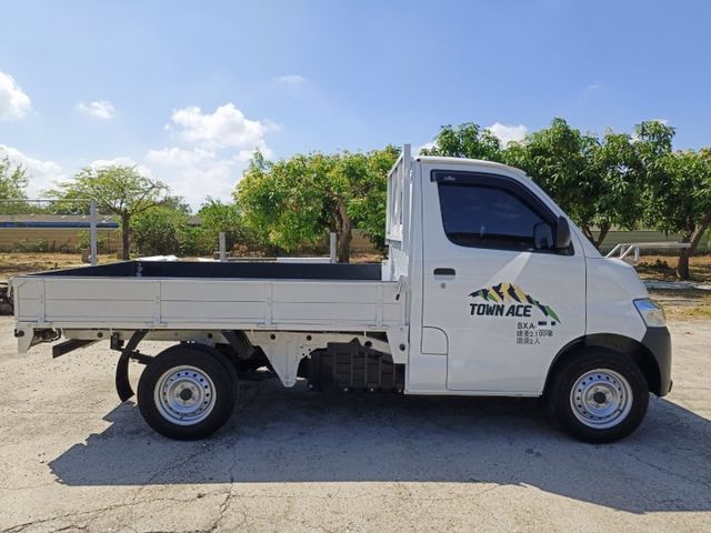 2024年 TOYOTA TOWN ACE 白1.5 自排 宛如新車  第4張相片