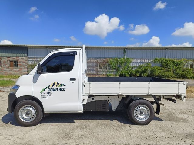 2024年 TOYOTA TOWN ACE 白1.5 自排 宛如新車  第8張相片