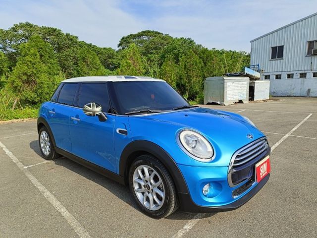 2016年 MINI HATCH 5D COOPER原版件 許多女生愛的可愛小車車  第3張相片