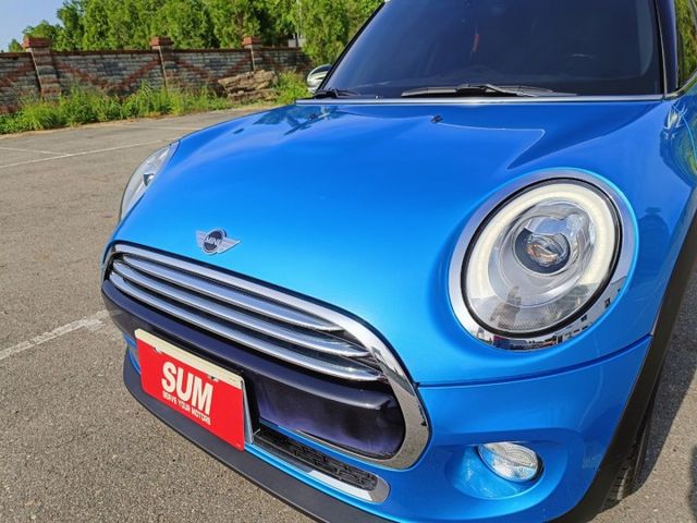 2016年 MINI HATCH 5D COOPER原版件 許多女生愛的可愛小車車  第4張相片