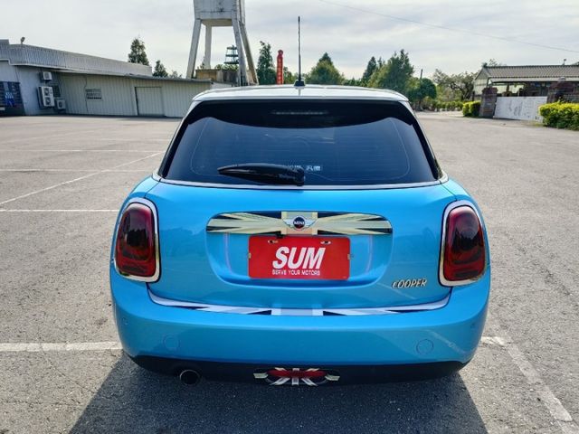 2016年 MINI HATCH 5D COOPER原版件 許多女生愛的可愛小車車  第7張相片