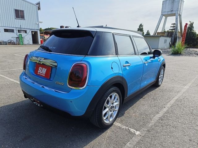 2016年 MINI HATCH 5D COOPER原版件 許多女生愛的可愛小車車  第8張相片