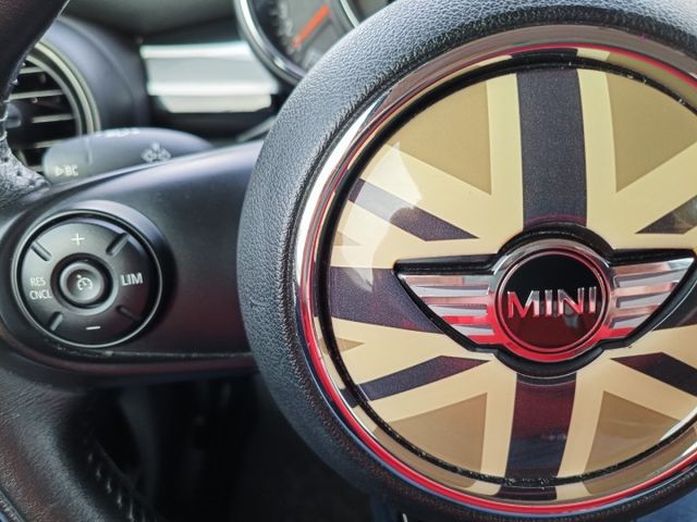 2016年 MINI HATCH 5D COOPER原版件 許多女生愛的可愛小車車  第19張相片