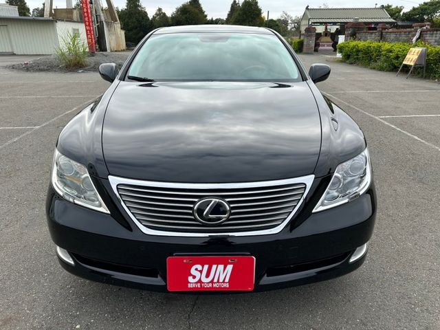 2008年 LEXUS LS460L 超稀有高級房車  跑少少的  車況漂亮  第2張相片
