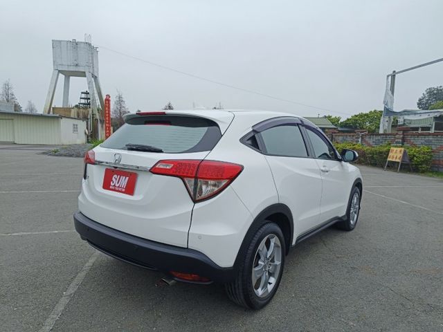 2020年 HONDA  HR-V 1.8 VTI-S 白 認證車 女生也愛小轎旅  第5張相片