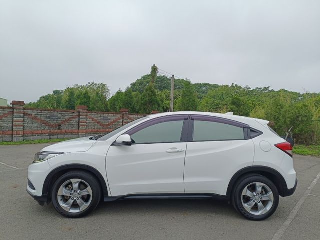 2020年 HONDA  HR-V 1.8 VTI-S 白 認證車 女生也愛小轎旅  第8張相片