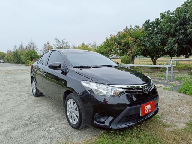2017年 TOYOTA VIOS 1.5 黑  國民省油代步車來囉 低油耗讓你不怕風吹雨打  第4張相片