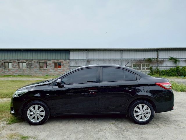 2017年 TOYOTA VIOS 1.5 黑  國民省油代步車來囉 低油耗讓你不怕風吹雨打  第8張相片