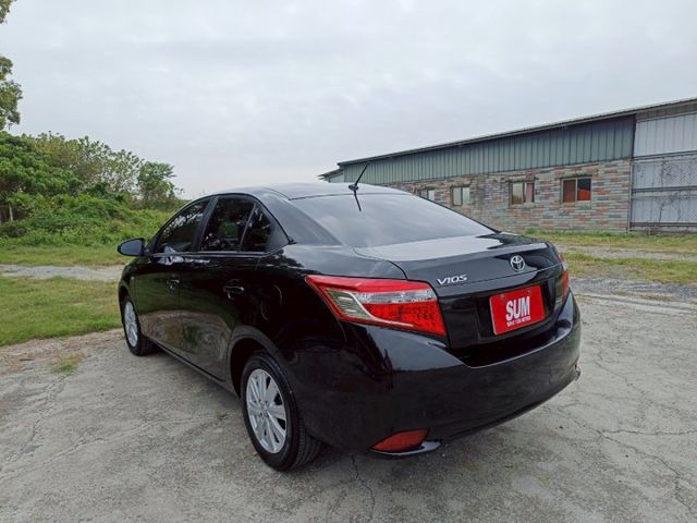 2017年 TOYOTA VIOS 1.5 黑  國民省油代步車來囉 低油耗讓你不怕風吹雨打  第9張相片