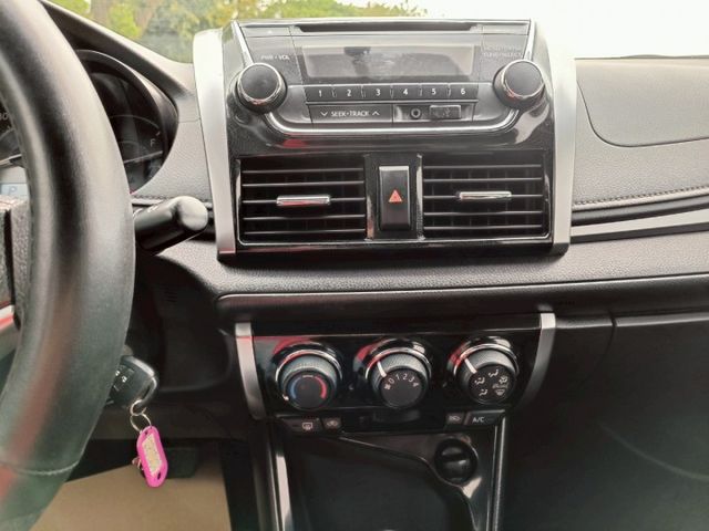 2017年 TOYOTA VIOS 1.5 黑  國民省油代步車來囉 低油耗讓你不怕風吹雨打  第12張相片