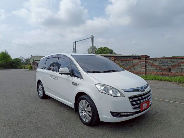 2013年Luxgen 7 MPV 旗艦型 白 渦輪增壓 電動側滑門 七人座  第4張相片