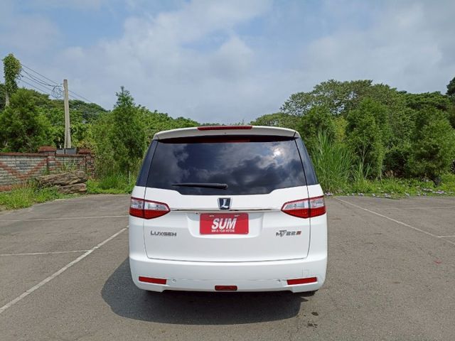 2013年Luxgen 7 MPV 旗艦型 白 渦輪增壓 電動側滑門 七人座  第7張相片