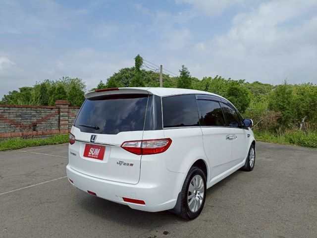 2013年Luxgen 7 MPV 旗艦型 白 渦輪增壓 電動側滑門 七人座  第8張相片