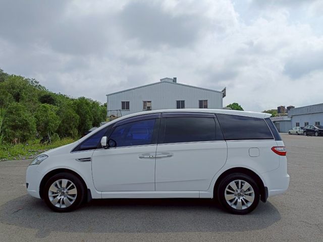 2013年Luxgen 7 MPV 旗艦型 白 渦輪增壓 電動側滑門 七人座  第9張相片