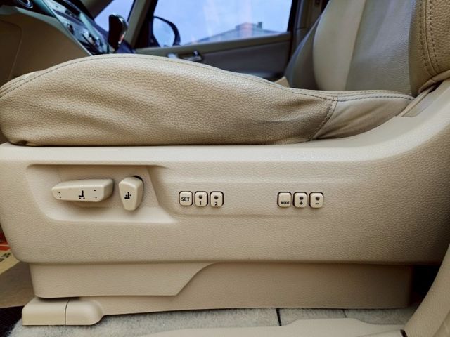 2013年Luxgen 7 MPV 旗艦型 白 渦輪增壓 電動側滑門 七人座  第17張相片