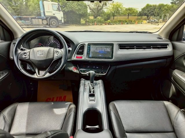2017 Honda HR-V 1.8 S 深灰  IKEY 定速 恆溫 胎壓  第11張相片