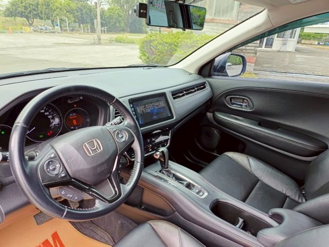 2017 Honda HR-V 1.8 S 深灰  IKEY 定速 恆溫 胎壓  第12張相片