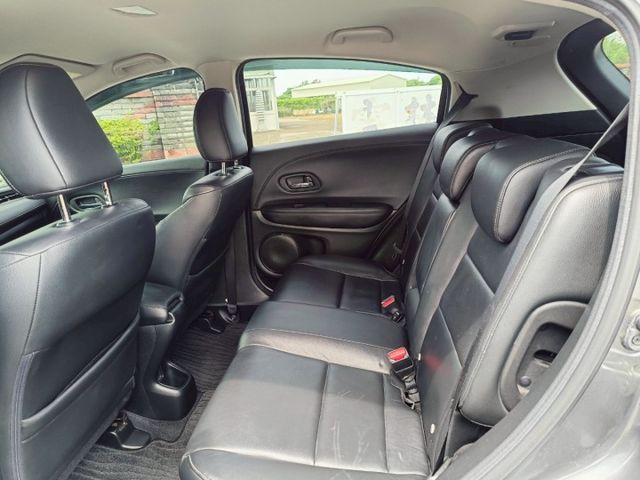 2017 Honda HR-V 1.8 S 深灰  IKEY 定速 恆溫 胎壓  第16張相片