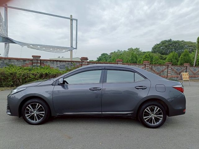 2018 Toyota  Altis 1.8豪華版 灰 恆溫 IKEY 定速 安卓機  第5張相片