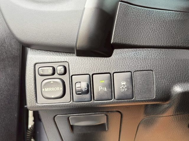 2018 Toyota  Altis 1.8豪華版 灰 恆溫 IKEY 定速 安卓機  第12張相片