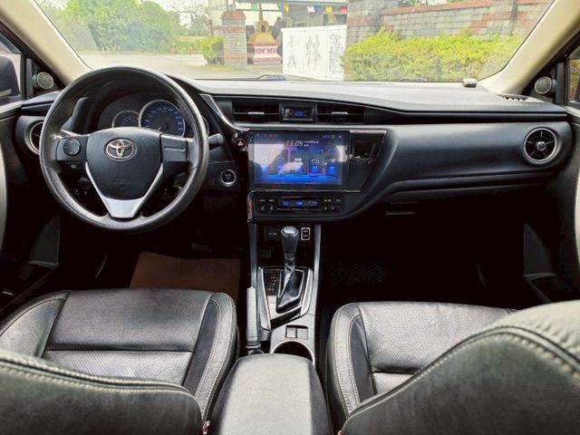 2018 Toyota  Altis 1.8豪華版 灰 恆溫 IKEY 定速 安卓機  第13張相片