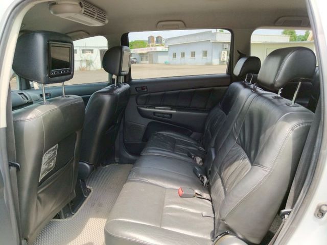 2006年 TOYOTA WISH J版 銀色2.4CC 魔術大空間七人座  第16張相片