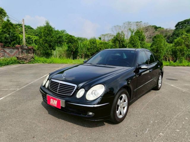 2005 BENZ E240 黑 2.6L 經典不敗的復古老賓  第2張相片