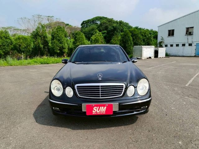 2005 BENZ E240 黑 2.6L 經典不敗的復古老賓  第3張相片