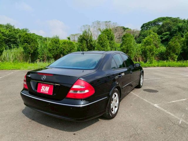 2005 BENZ E240 黑 2.6L 經典不敗的復古老賓  第6張相片