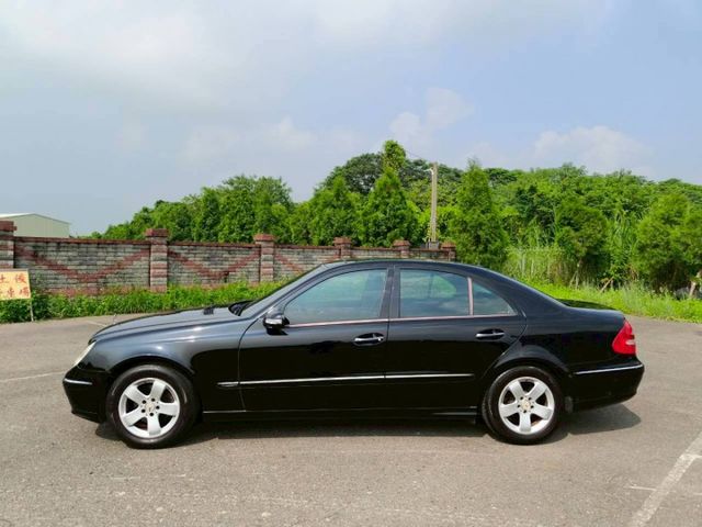 2005 BENZ E240 黑 2.6L 經典不敗的復古老賓  第10張相片