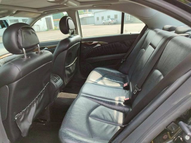 2005 BENZ E240 黑 2.6L 經典不敗的復古老賓  第18張相片