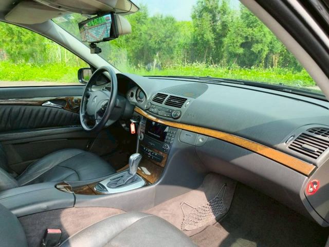2005 BENZ E240 黑 2.6L 經典不敗的復古老賓  第20張相片