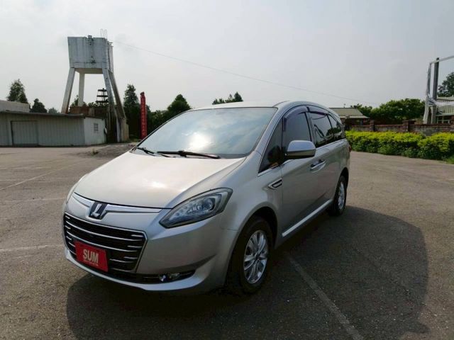 2017 Luxgen M7 Turbo ECO Hyper 精緻型 質感滿滿的8人座  第2張相片