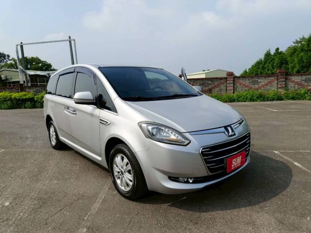2017 Luxgen M7 Turbo ECO Hyper 精緻型 質感滿滿的8人座  第4張相片