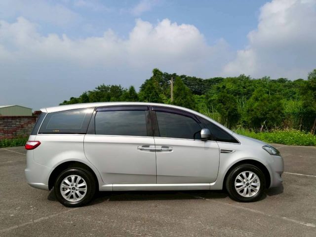 2017 Luxgen M7 Turbo ECO Hyper 精緻型 質感滿滿的8人座  第5張相片