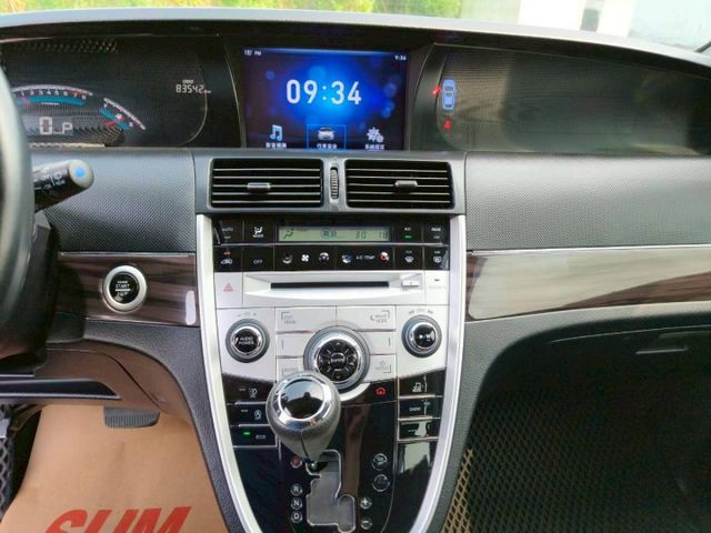 2017 Luxgen M7 Turbo ECO Hyper 精緻型 質感滿滿的8人座  第15張相片